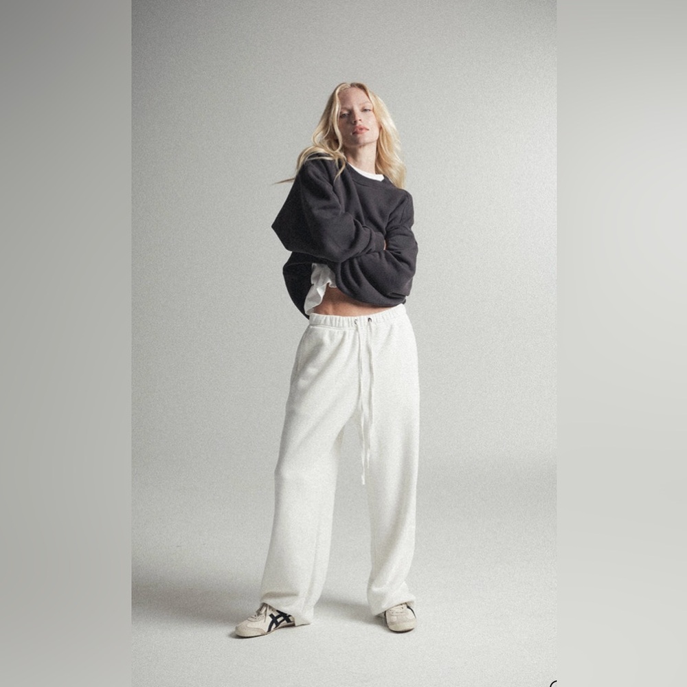 Elwood Core Straightleg Sweatpant Vintage White 
Unisex 
Bought incorrect size